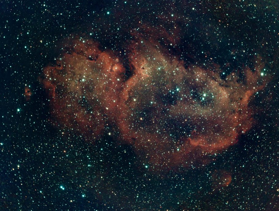 Bunte galaktische Nebel mit funkelnden Sternen im Hintergrund.