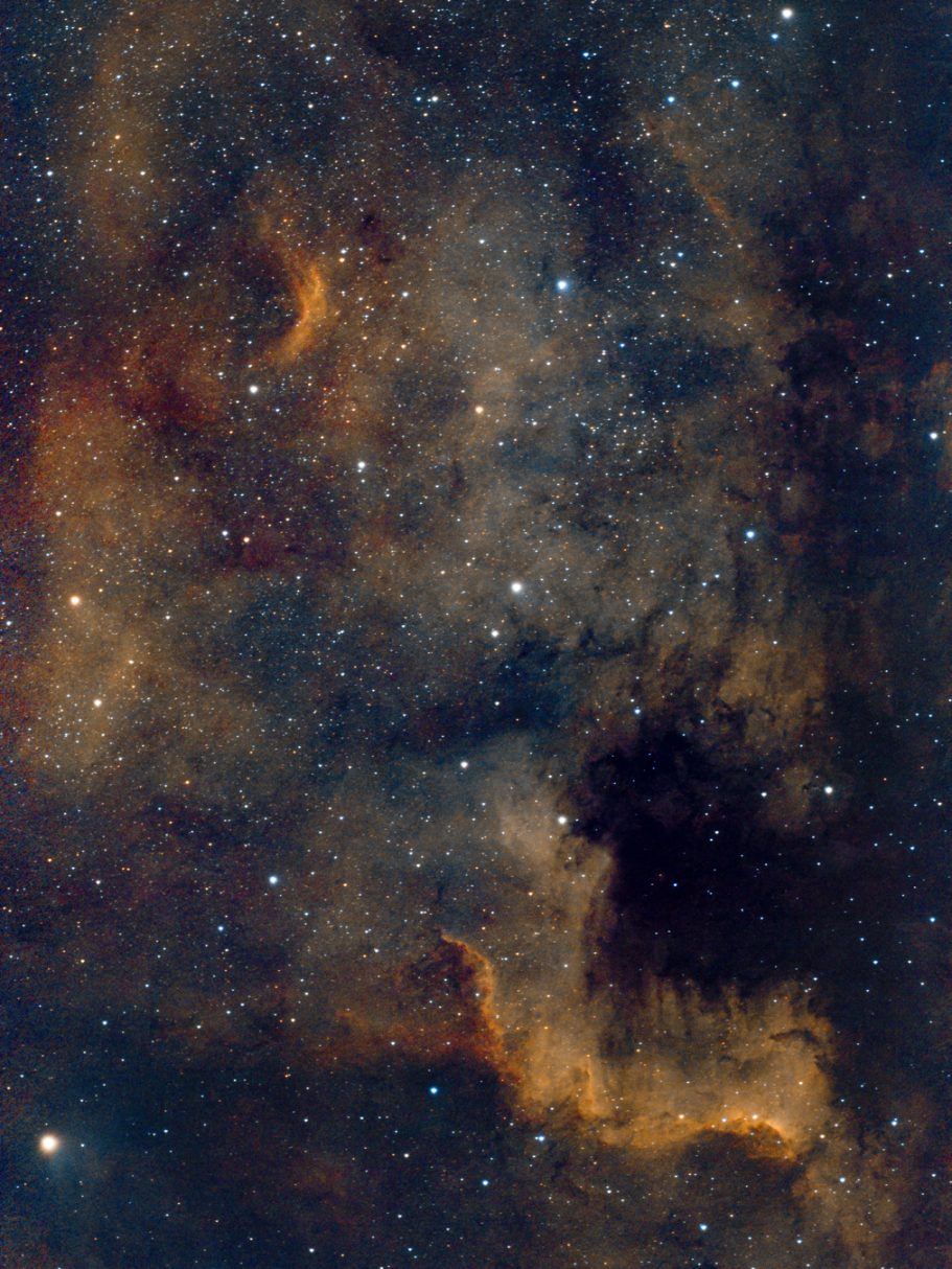 Farbenfrohes Sternenfeld im Weltraum mit Nebeln und leuchtenden Sternen.