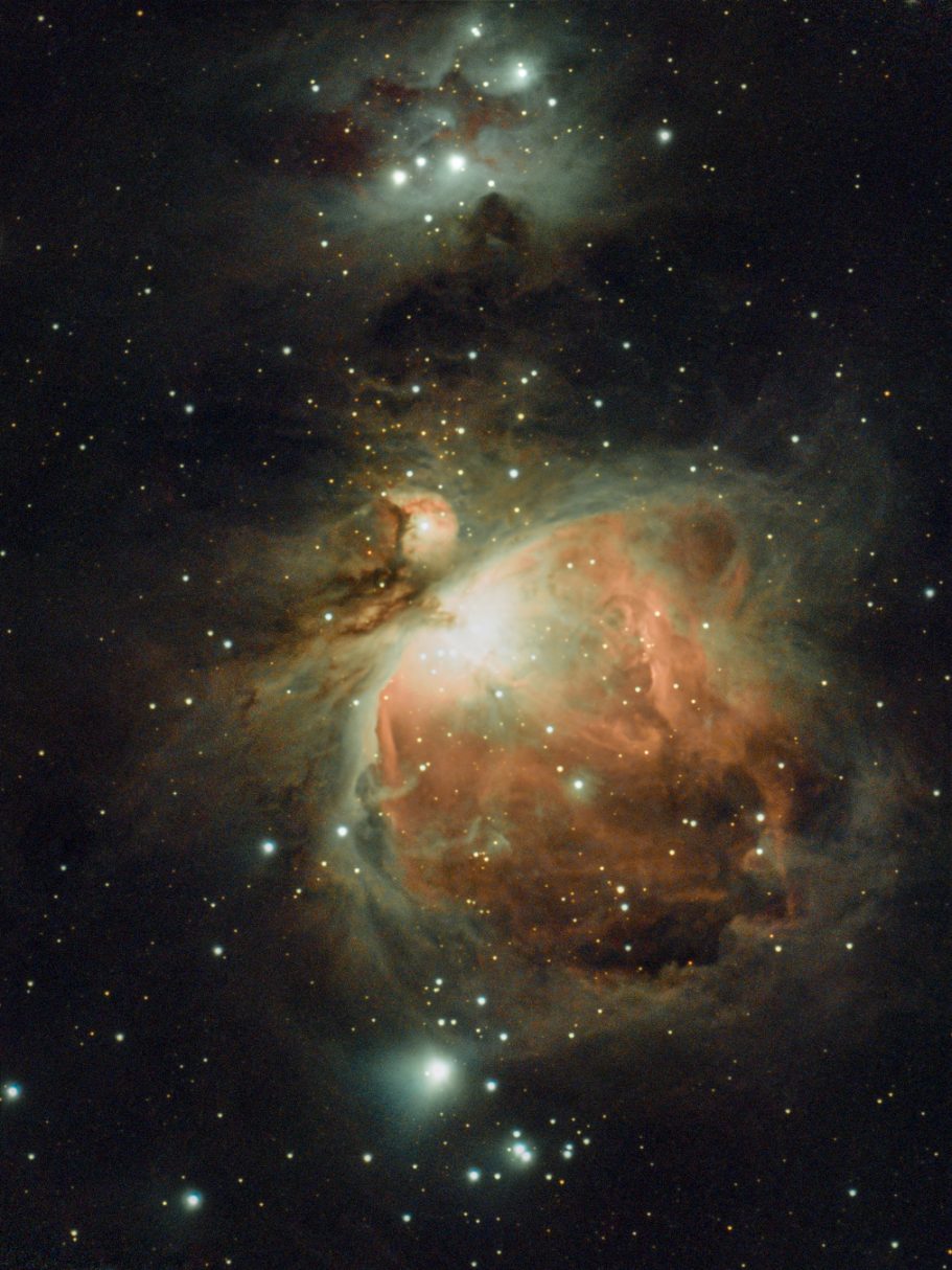 Faszinierende Aufnahme des Orionnebels mit leuchtenden Sternen und Gaswolken.